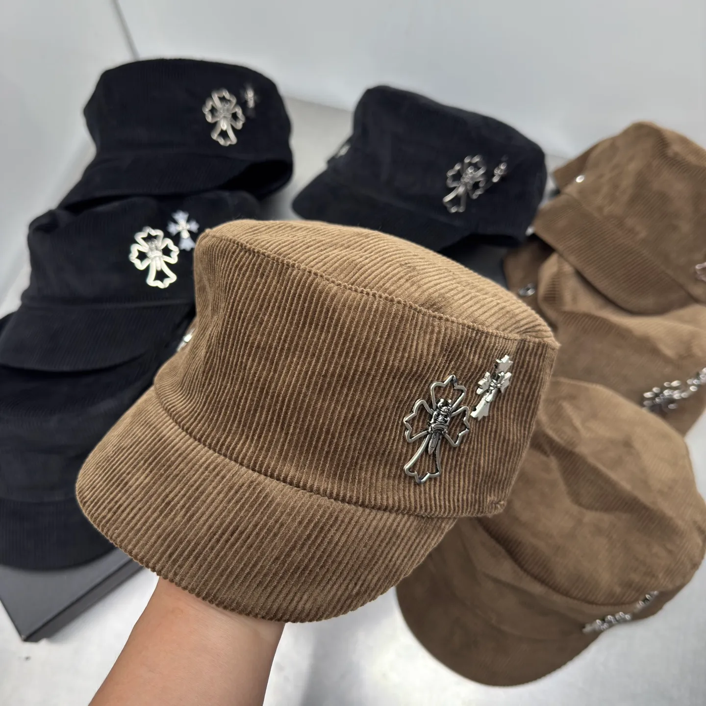 Crow heart corduroy military hat
